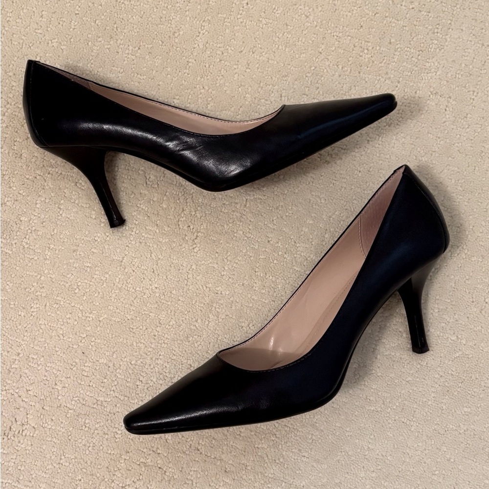 Calvin Klein classic navy leather pumps